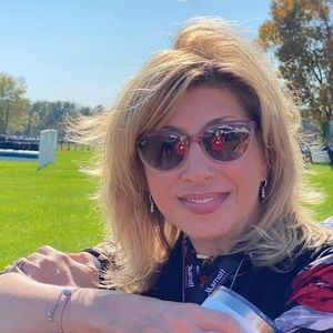 Meet your Posher, Crystal